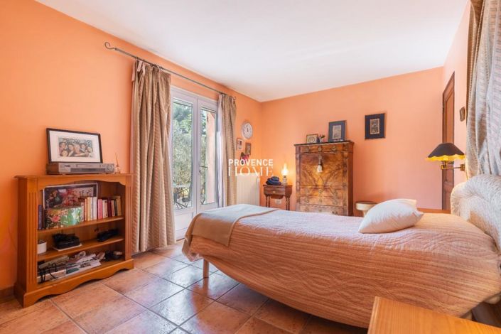 Image No.17-5 Bed House for sale