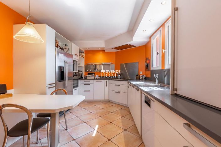 Image No.6-5 Bed House for sale