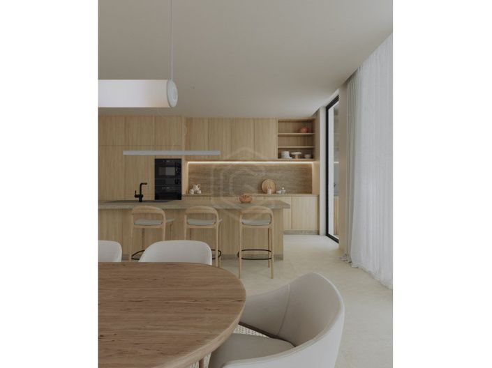 Image No.8-4 Bed House for sale