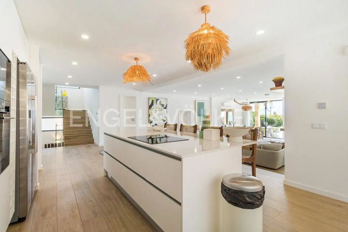 Image No.20-5 Bed House for sale