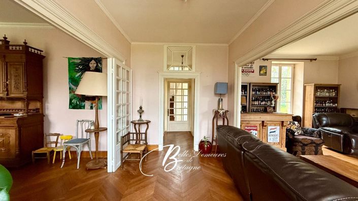 Image No.7-5 Bed House for sale