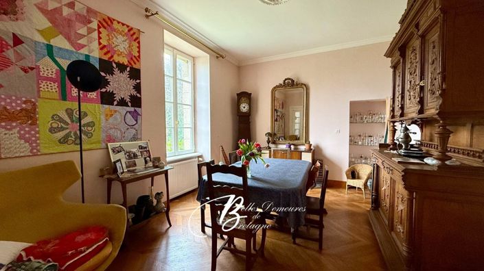 Image No.8-5 Bed House for sale