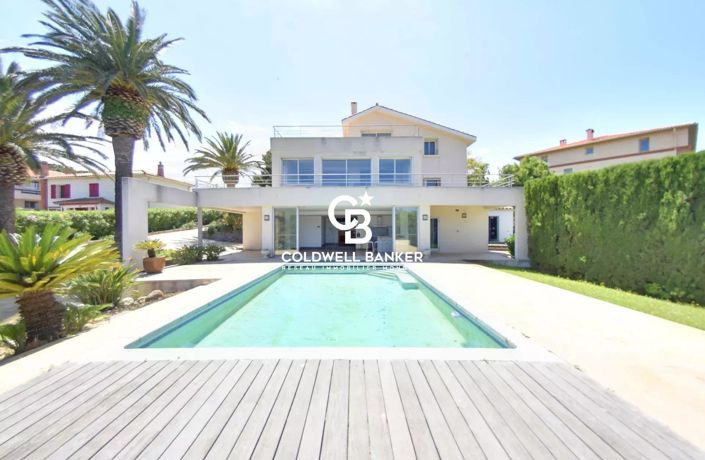 Image No.1-6 Bed House for sale