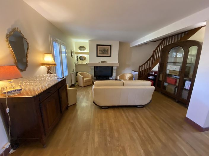 Image No.1-6 Bed House for sale