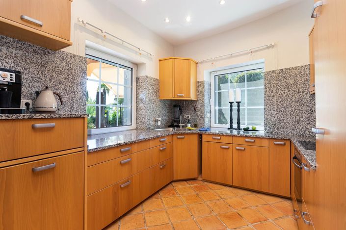 Image No.10-3 Bed House for sale