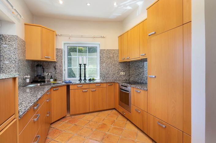 Image No.11-3 Bed House for sale