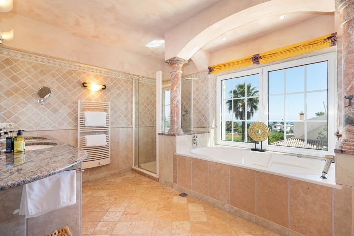 Image No.15-3 Bed House for sale