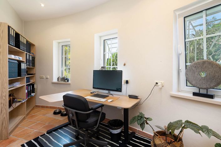 Image No.18-3 Bed House for sale