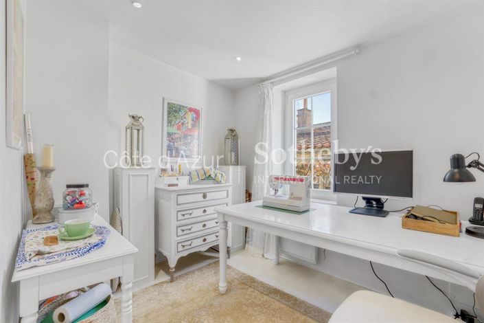 Image No.16-3 Bed Property for sale