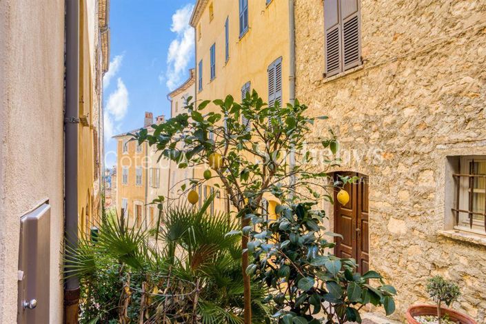 Image No.17-3 Bed Property for sale