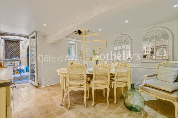 Image No.8-3 Bed Property for sale