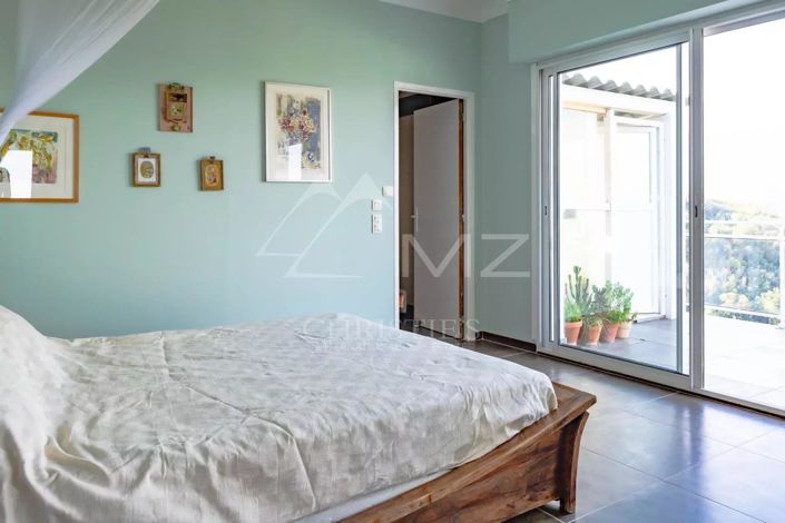 Image No.10-3 Bed House for sale