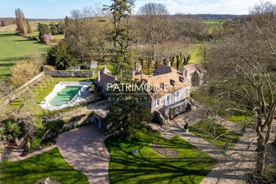 1 - Fontainebleau, Property