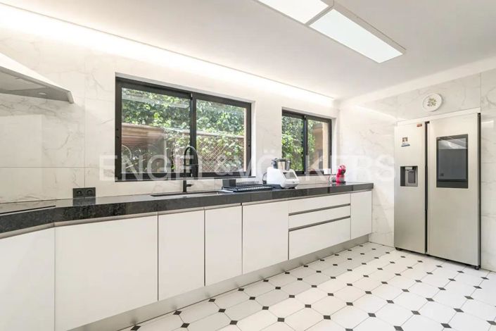 Image No.12-7 Bed House for sale