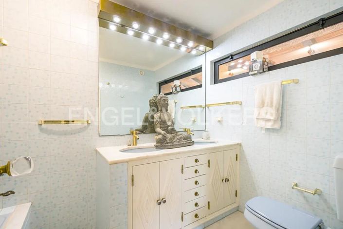 Image No.19-7 Bed House for sale