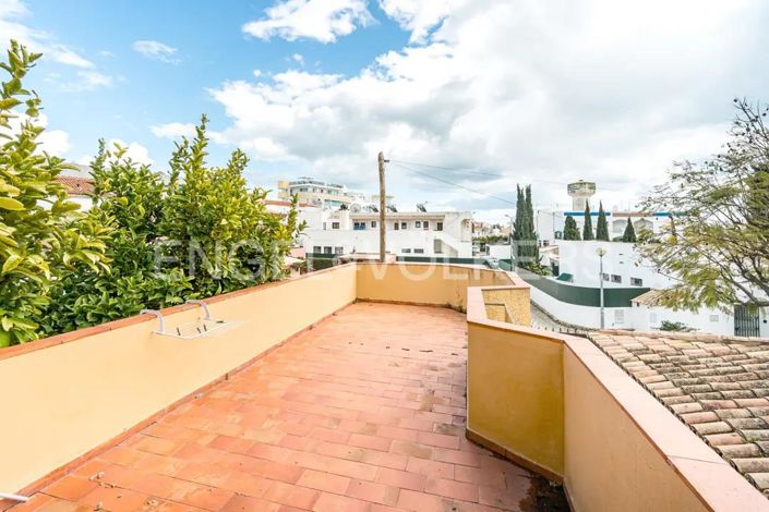 Image No.35-7 Bed House for sale