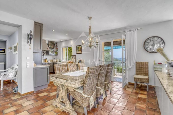 Image No.7-5 Bed House for sale