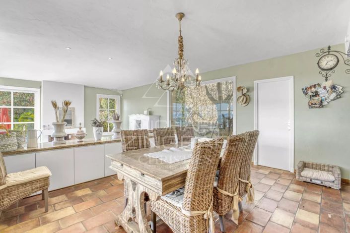 Image No.9-5 Bed House for sale