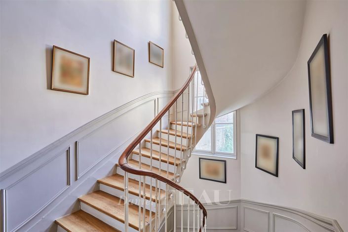Image No.1-6 Bed House for sale