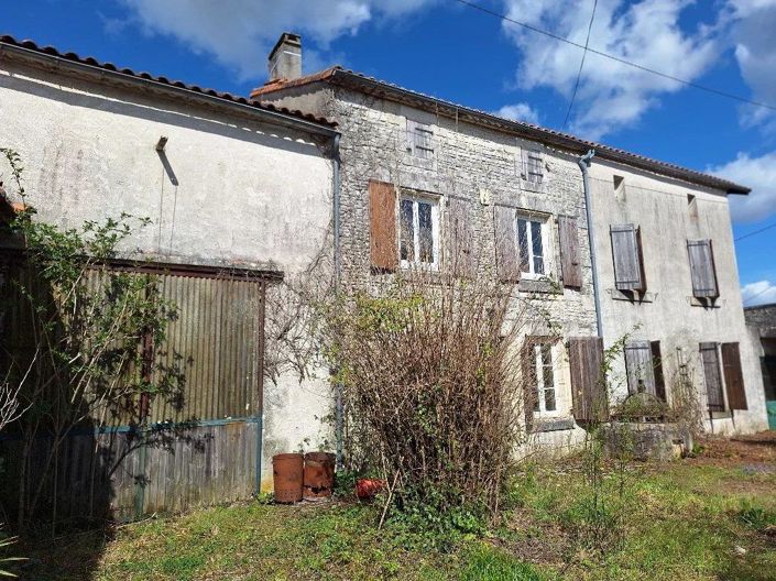 Image No.1-Maison de 4 chambres à vendre à Coulgens