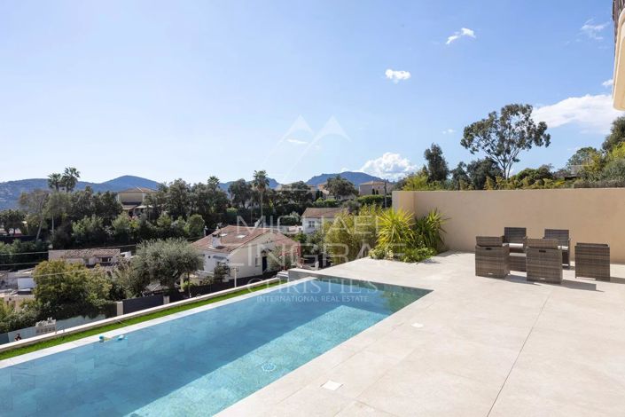 Image No.10-3 Bed House for sale