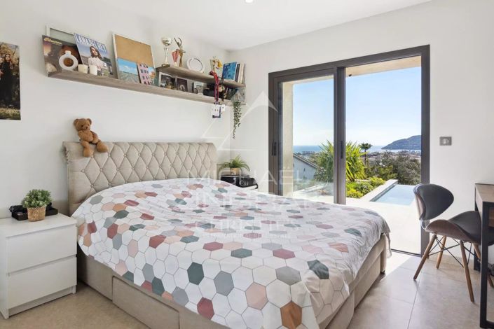 Image No.8-3 Bed House for sale