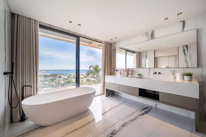 Image No.11-5 Bed House for sale