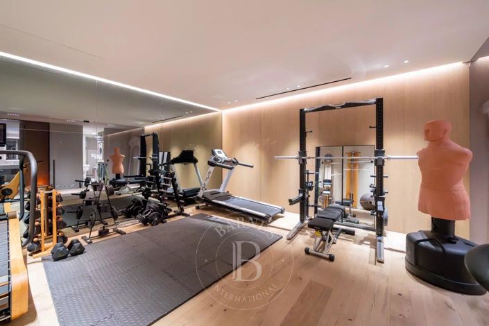 Image No.17-5 Bed House for sale