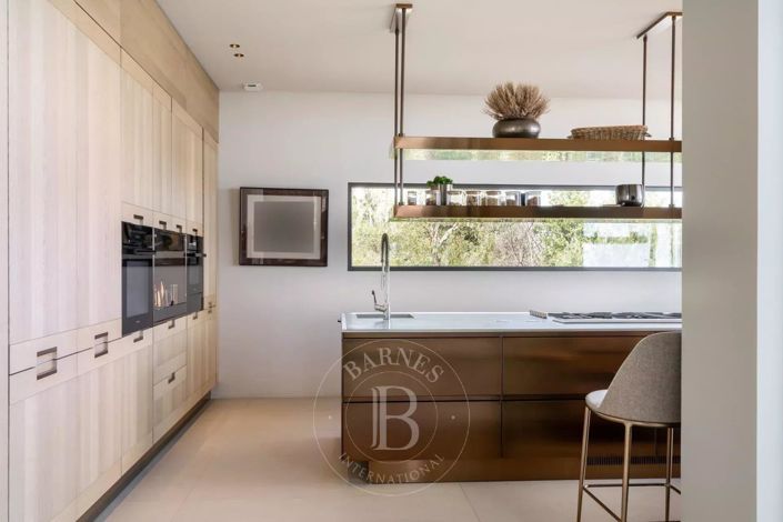 Image No.20-5 Bed House for sale