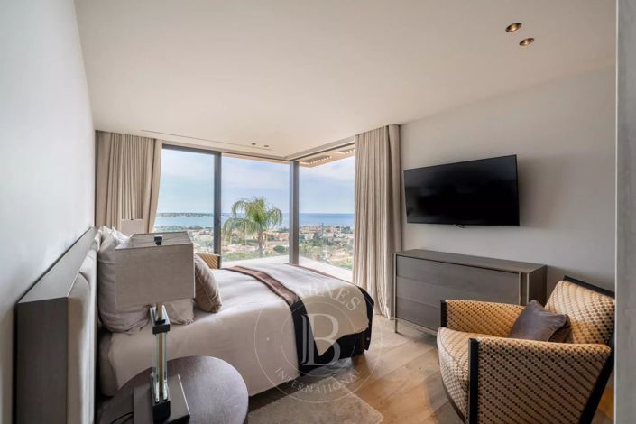 Image No.23-5 Bed House for sale