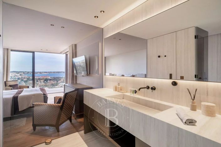 Image No.25-5 Bed House for sale