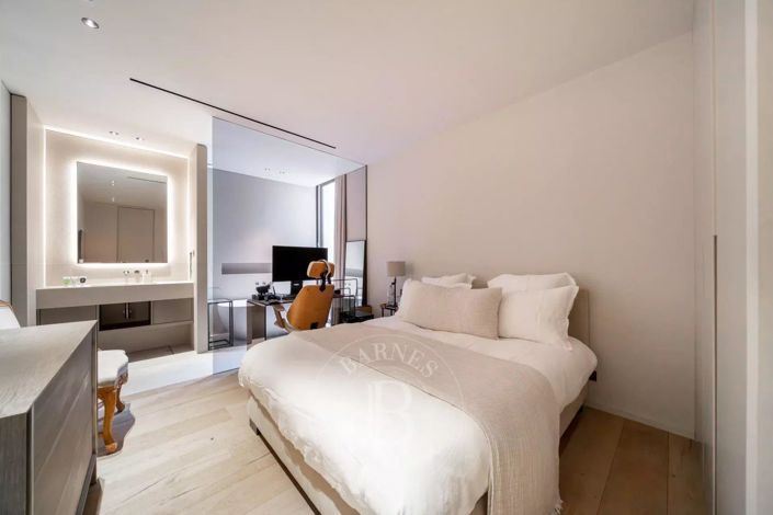 Image No.30-5 Bed House for sale