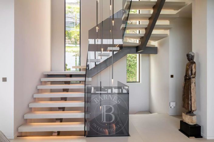 Image No.7-5 Bed House for sale