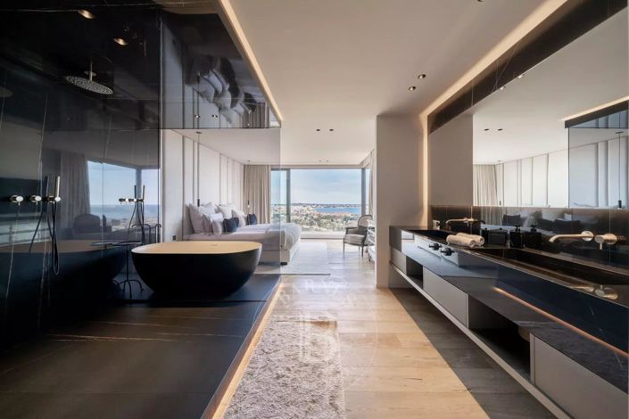 Image No.9-5 Bed House for sale