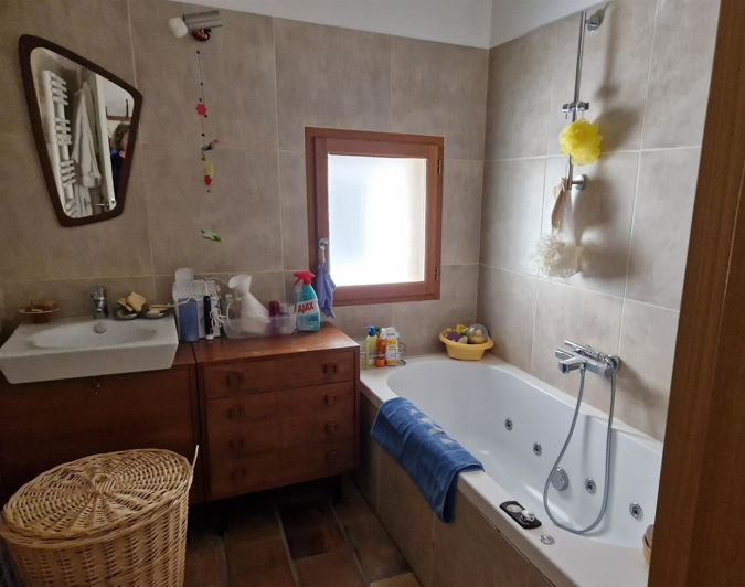 Image No.8-4 Bed House for sale