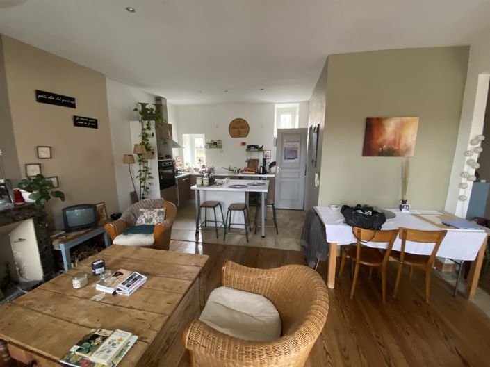 Image No.1-4 Bed Property for sale