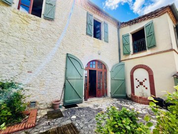 5 Bed House for sale