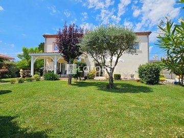 1 - Le Passage, House