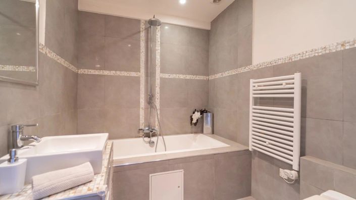 Image No.11-4 Bed Property for sale