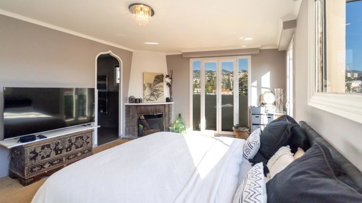 Image No.12-4 Bed Property for sale