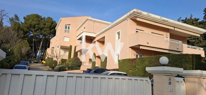 Image No.1-4 Bed Apartment for sale