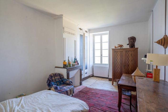 Image No.17-6 Bed House for sale