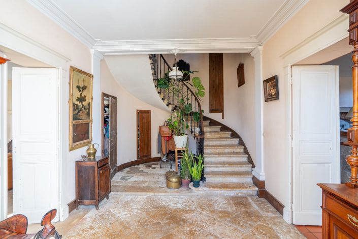 Image No.6-6 Bed House for sale