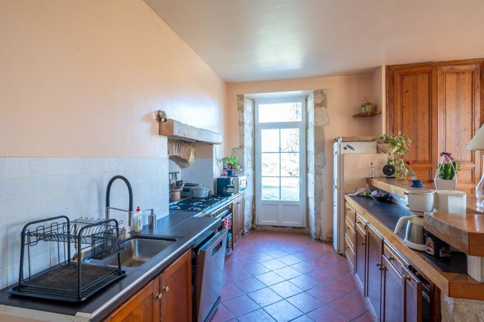 Image No.7-6 Bed House for sale