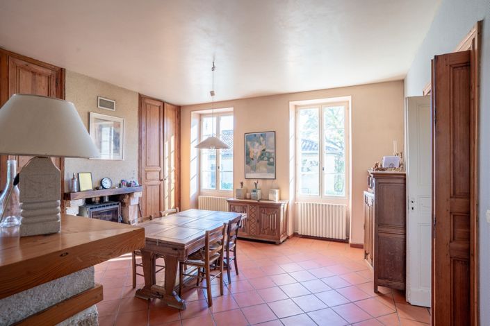 Image No.8-6 Bed House for sale