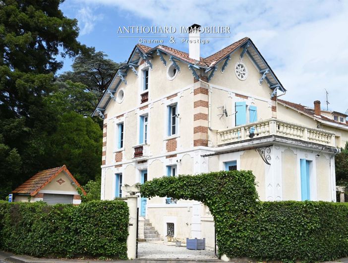 Image No.1-6 Bed House for sale