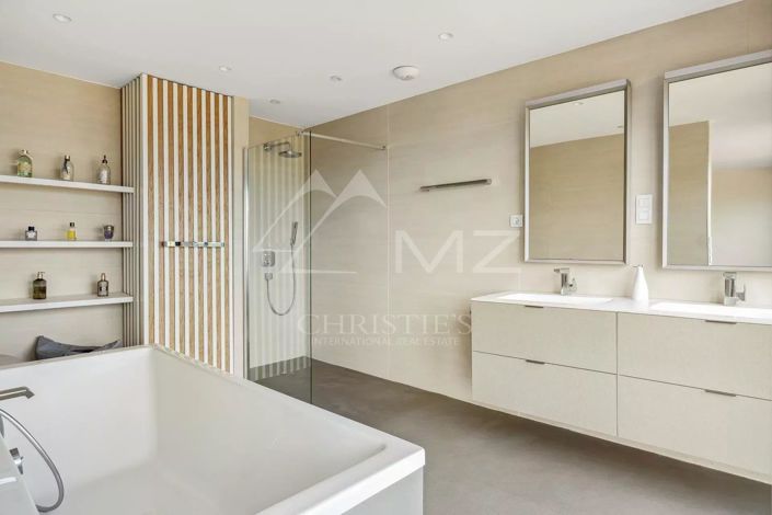 Image No.9-4 Bed House for sale