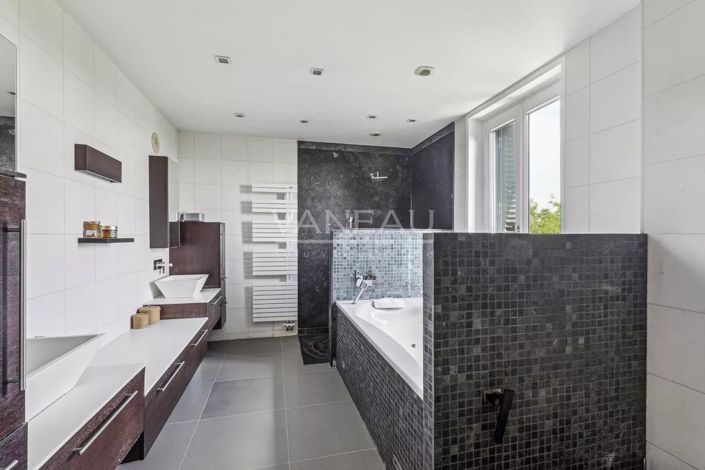 Image No.14-5 Bed House for sale