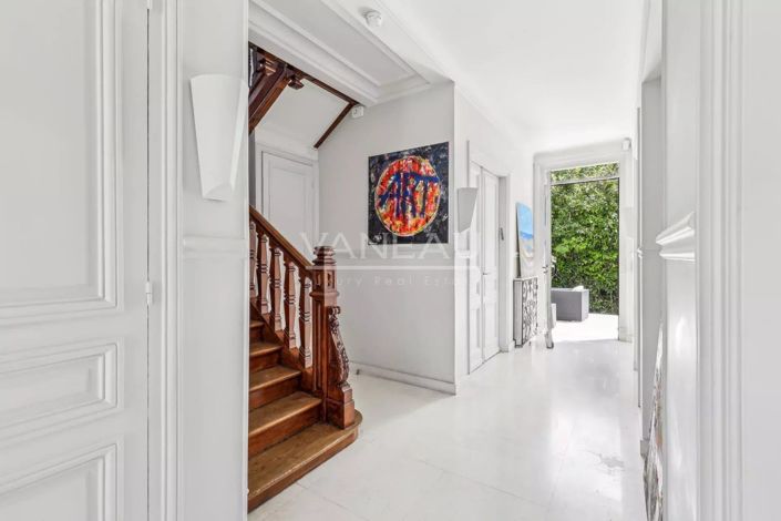 Image No.2-5 Bed House for sale