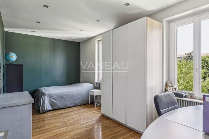 Image No.20-5 Bed House for sale